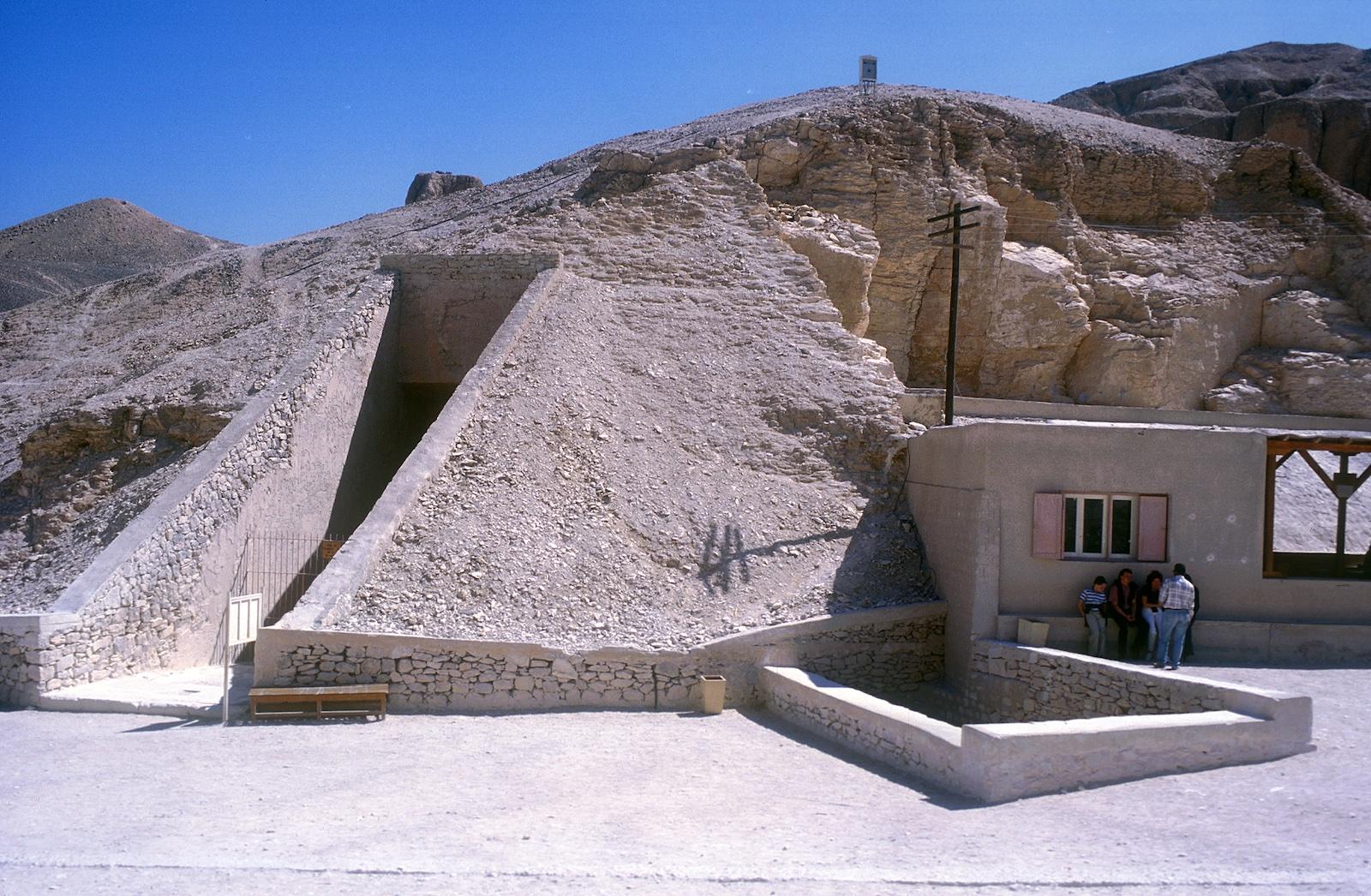 akhenaten mummy kv55