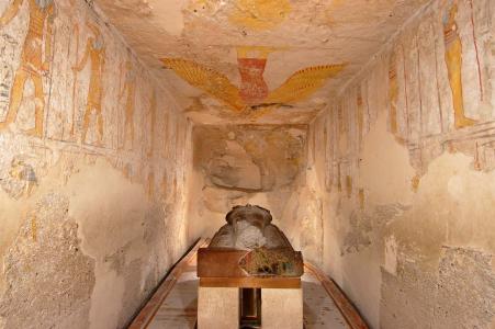 General view, burial chamber.
